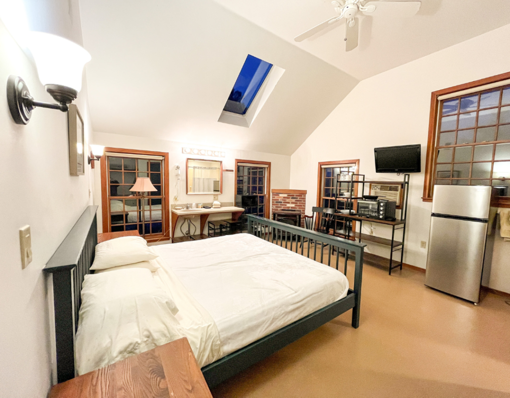 A cozy 2nd-floor Unit #5 with Kitchenette