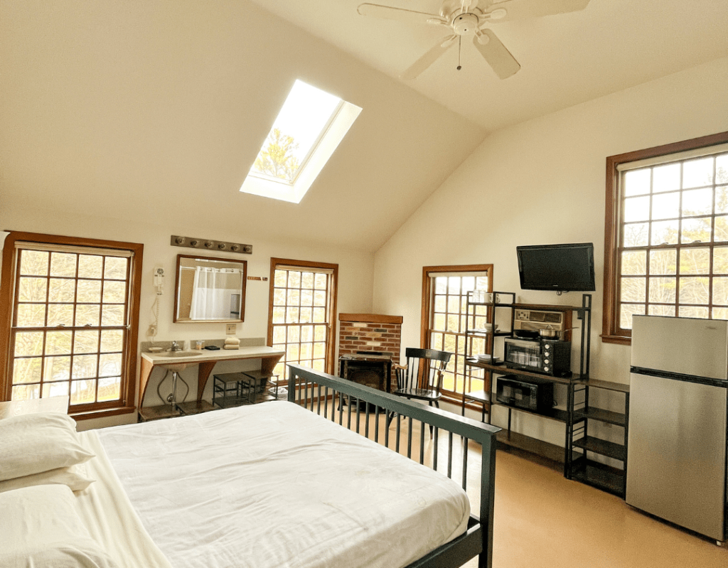 A cozy 2nd-floor Unit #5 with Kitchenette