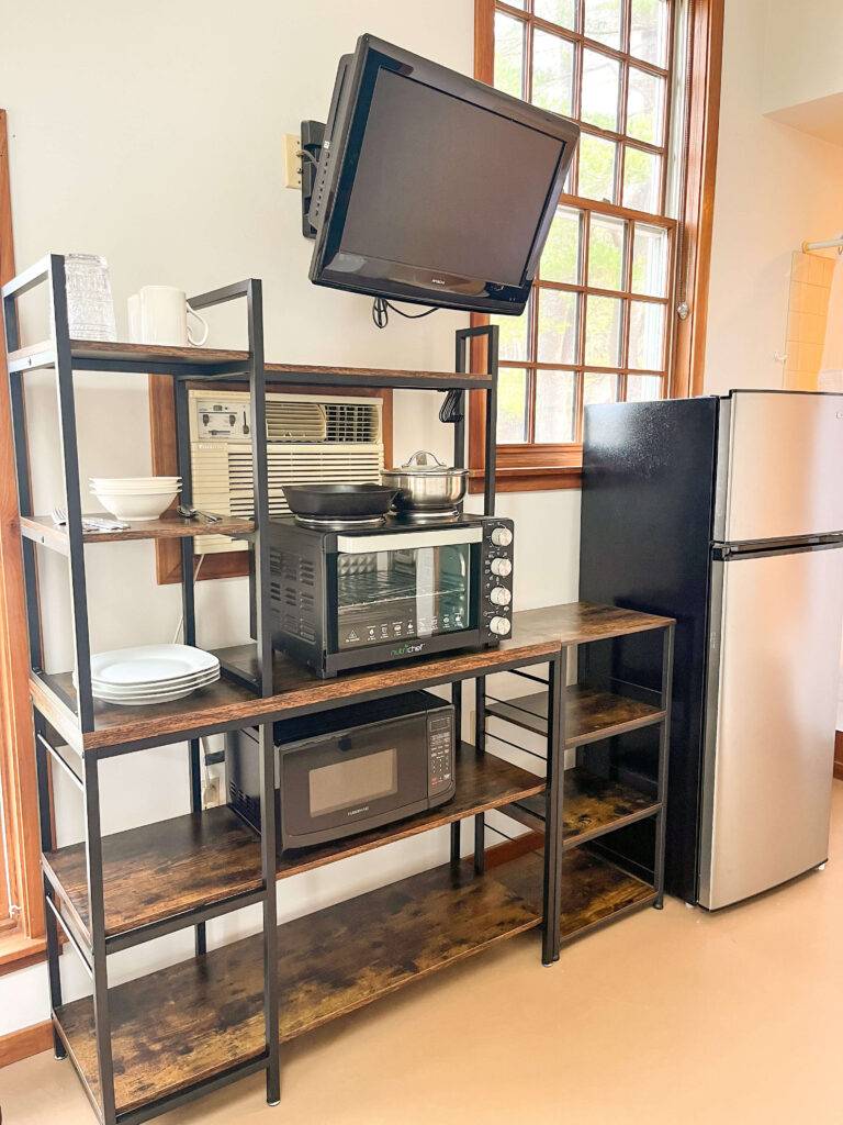 A cozy 2nd-floor Unit #5 with Kitchenette