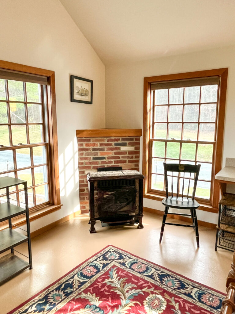 A cozy 2nd-floor Unit #5 with Kitchenette